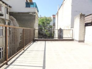 74 m2 ( + 20 m2 terasa ) a 122 m2 - príjemné priestory v historickej budove