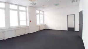 60 m2 – administratívny priestor (2 kancelárie) s kuch.linkou