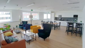 16 m2 a 30 m2- príjemné kancelárie so zdieľaným zázemím - Flexifloor