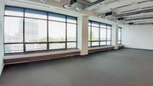 292 m2 a 360 m2 -  priestranné kancelárie v modernom objekte