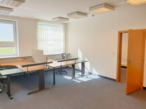 277m2 (+20 m2 zázemie) – samostatný administratívny celok